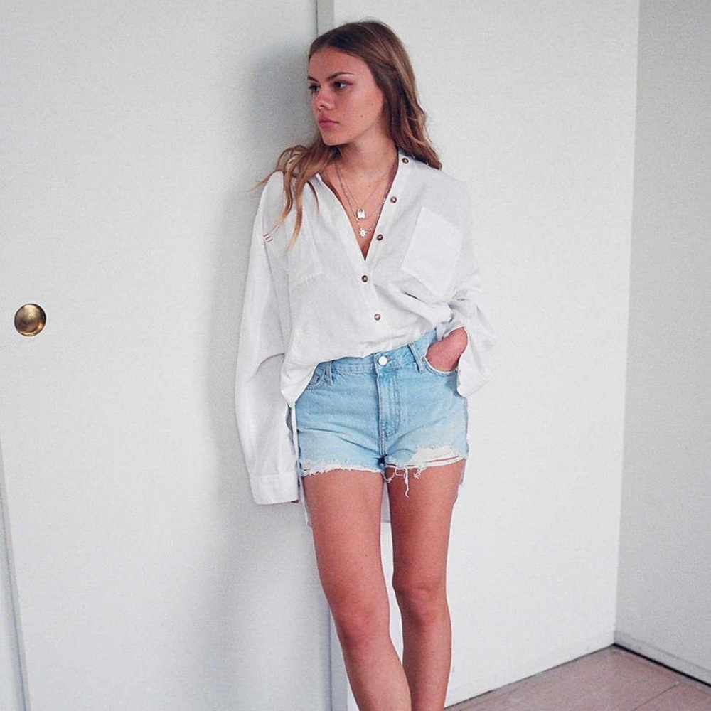 BDG Girlfriend High-Waisted Denim Short - Light Blue